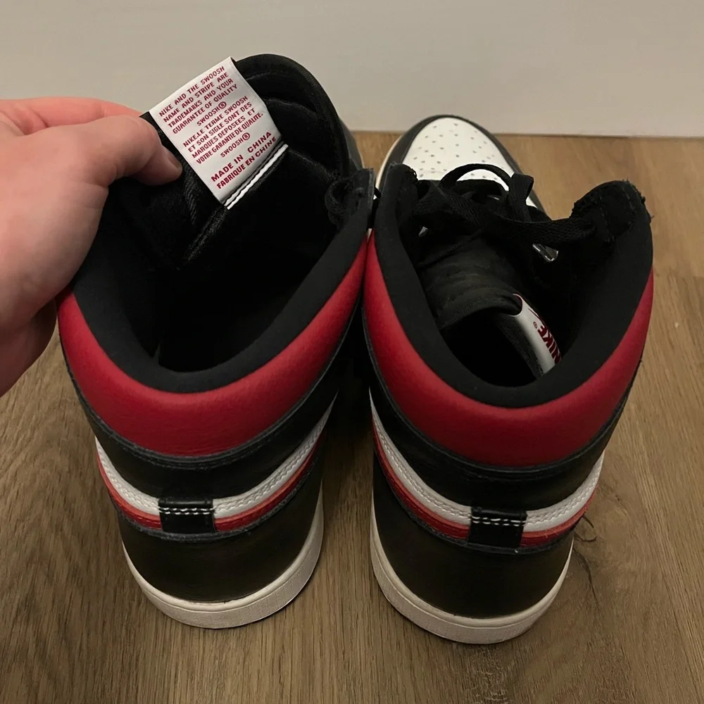 Jordan 1 Gym Reds - Picture 2 of 4